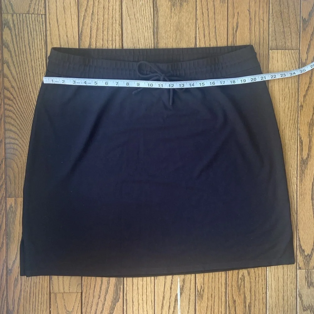 J. Jill Classic Wearever Black Knee Length Pull-on Skirt, side vents, Size XL